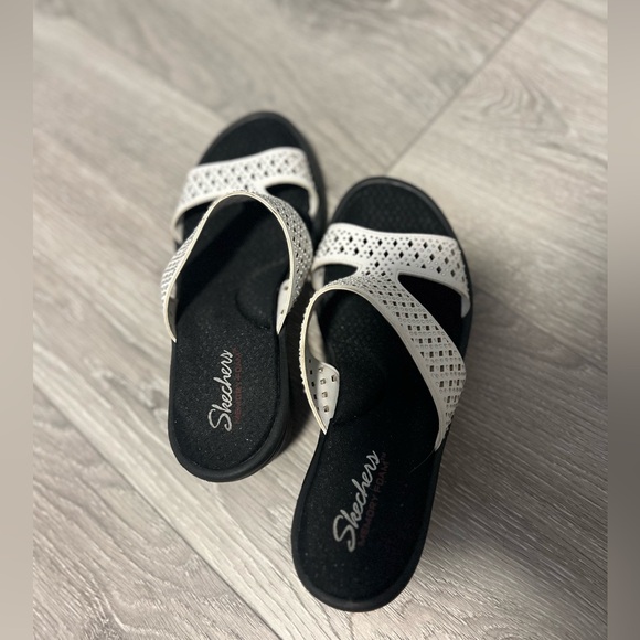 Skechers wedge sandals - Picture 2 of 4